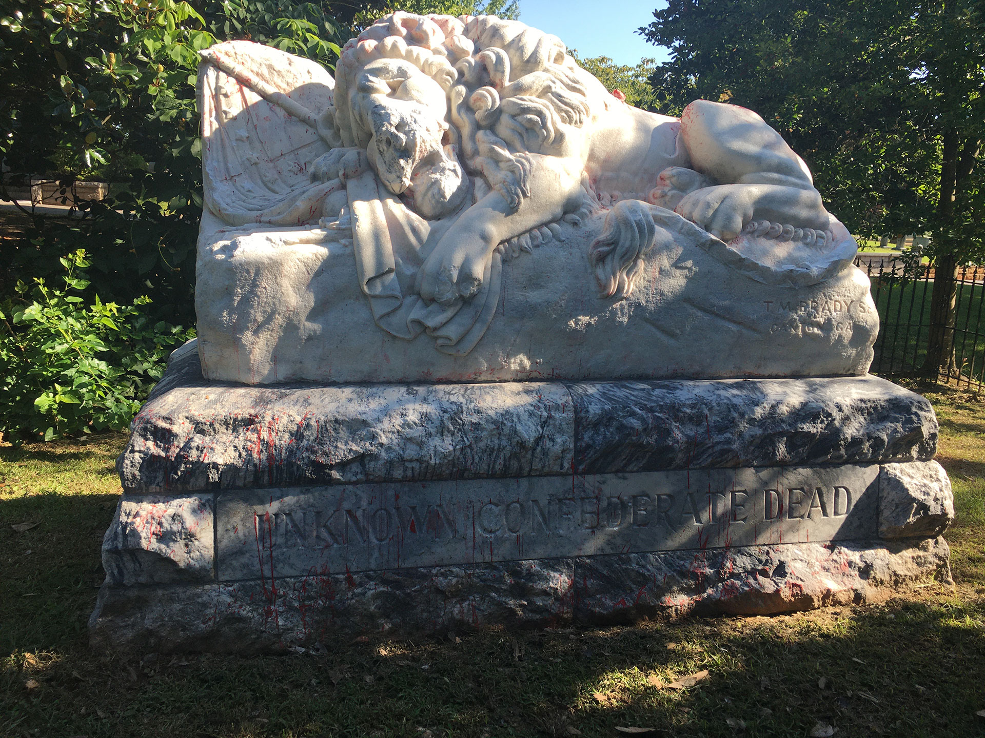 Shortly before its removal, the Lion of Atlanta showing signs of vandalism: a chipped nose and red paint.