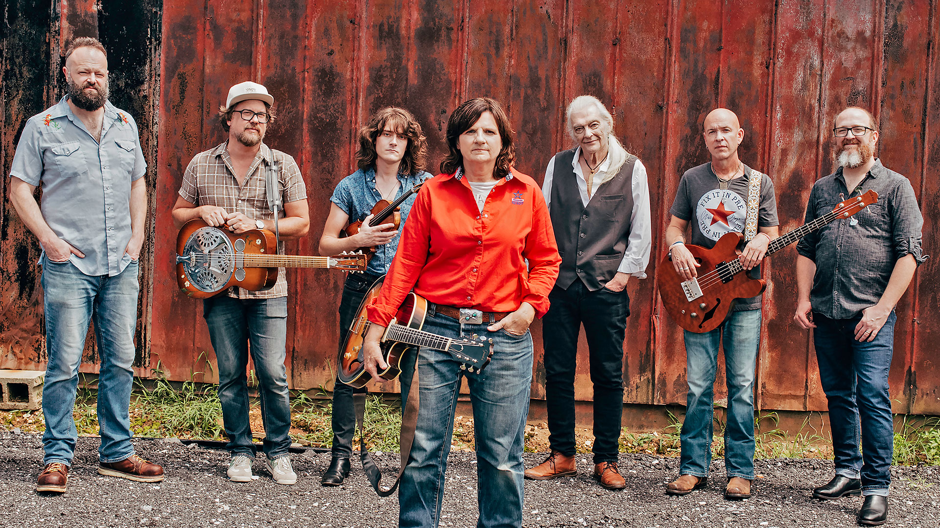 CONDENSED-amy-ray-8-3-2022-1086.final.sandlin+gaither The Amy Ray Band: Matt Smith, Jeff Fielder, Adrian Carter, Amy Ray, Jim Brock, Kerry Brooks and Dan Walker (Photograph by Sandlin Gaither)