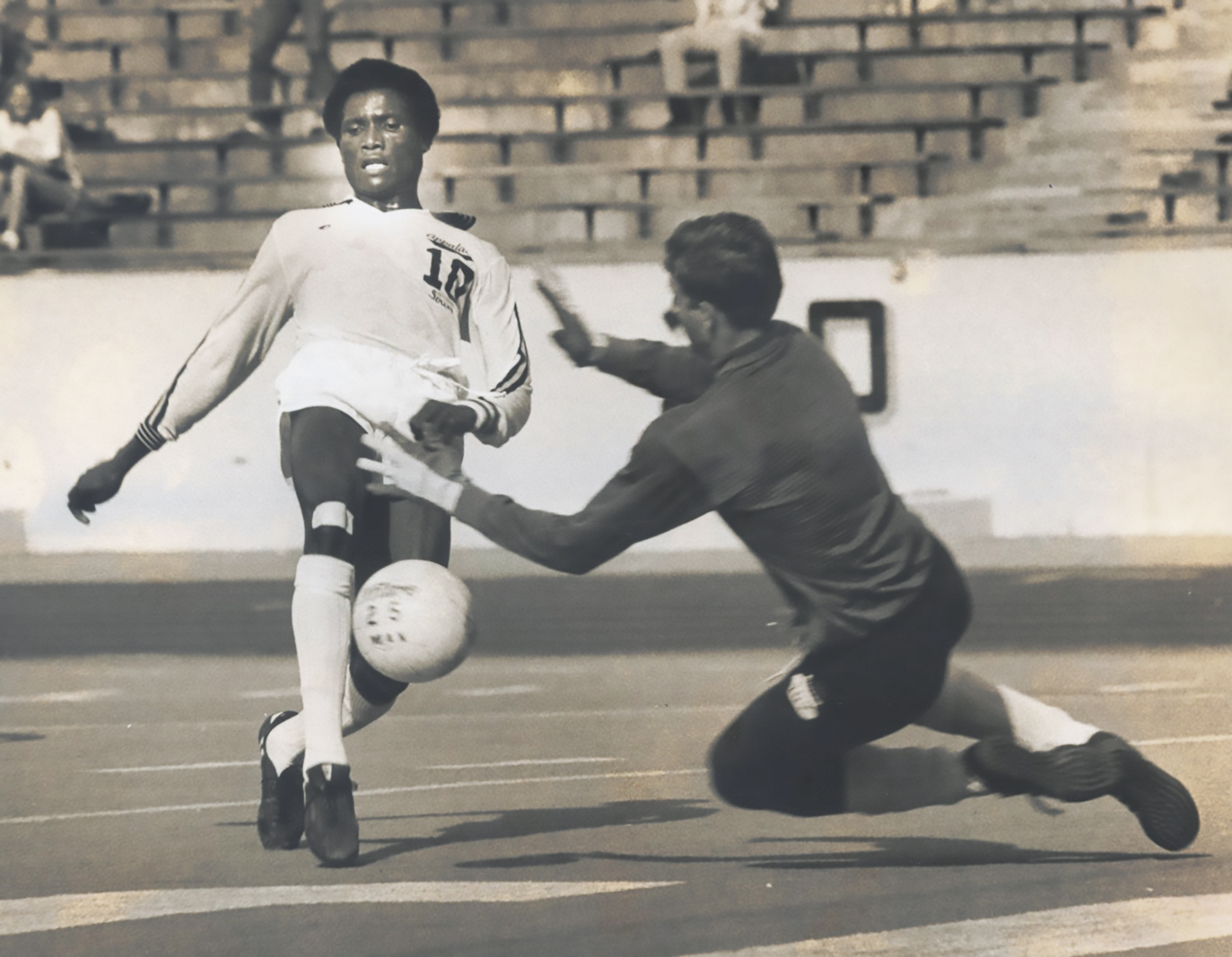 CONDENSED-Usiyan,-Thomas-Action Thompson Usiyan, a member of the Nigerian Olympic Team, joined the Appalachian State team in 1977, Christian's final year as coach.