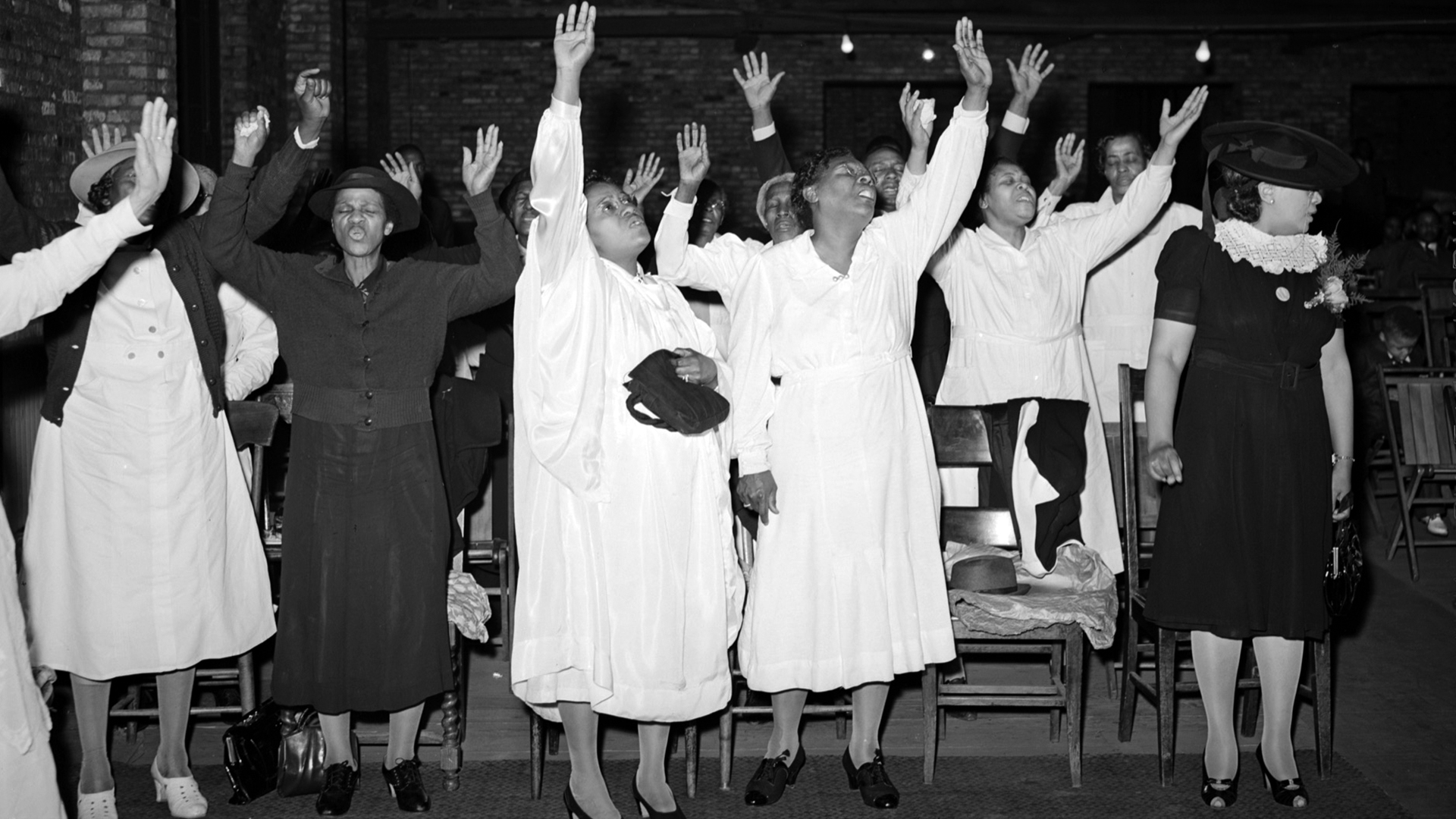 Women singing in a Pentecostal church in Chicago, 1941 (photograph by Russell Lee/Library of Congress)